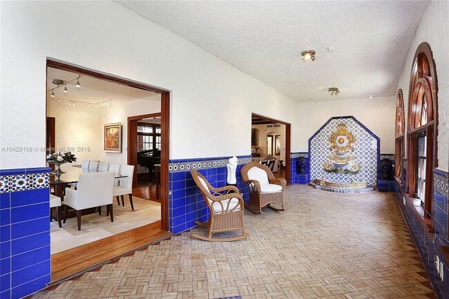 Building Photo - 1624 Granada Blvd
