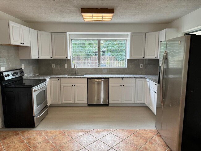 Foto del edificio - 1821 SW 23rd St