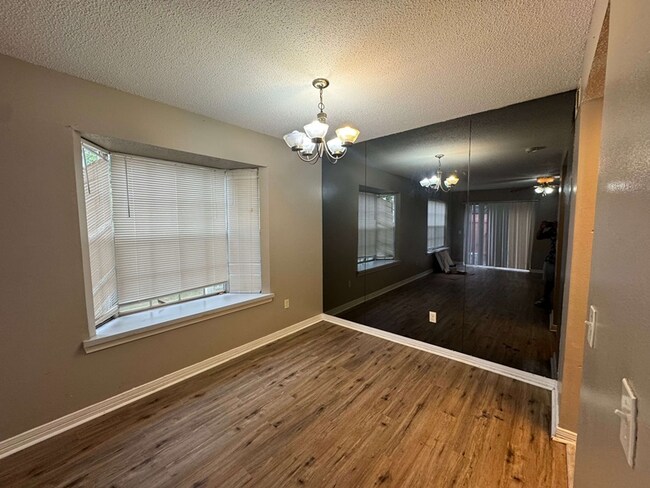 Foto del edificio - 2004 Greenpoint Dr