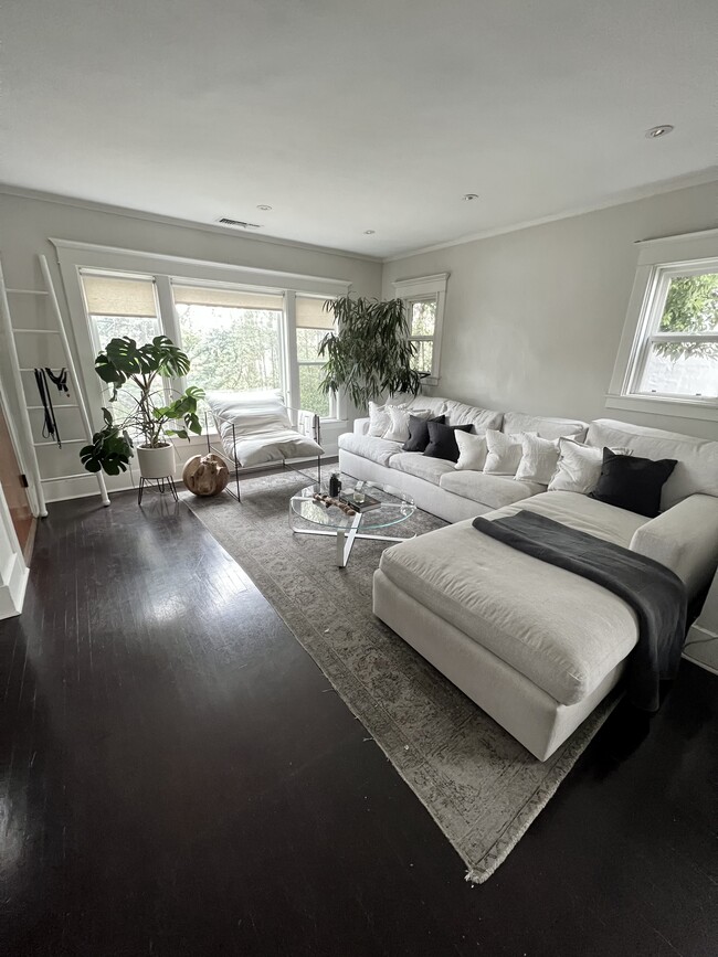 Main living room - 1030 S Hudson Ave