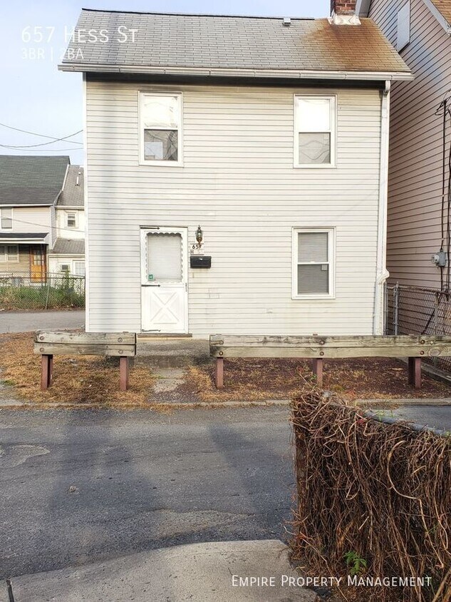 Primary Photo - 3-Bedroom /2-Bathroom House Located Near L...