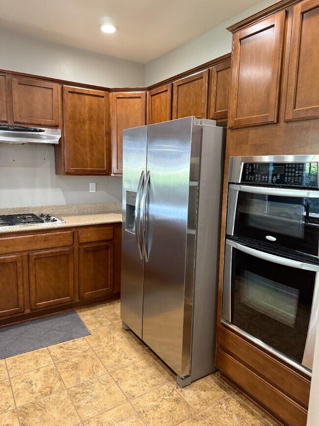 Foto del edificio - 843 Beauregard Ln