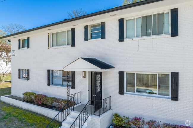 Building Photo - Enclave Oakhurst Village