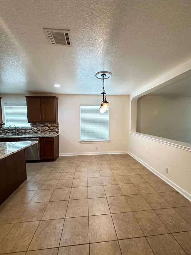 Building Photo - 3 Bedroom 2 Bath 2 Car Garage Office Scree...