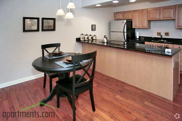 Mansard House Apartments Kalamazoo Mi Dining Room