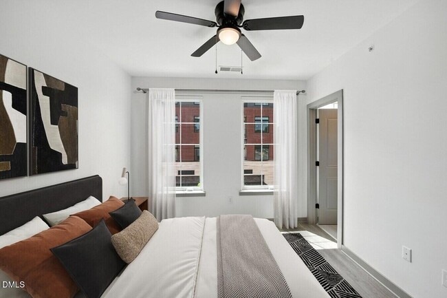 Foto del edificio - 1000 Martin Luther King Junior Boulevard Unit B7