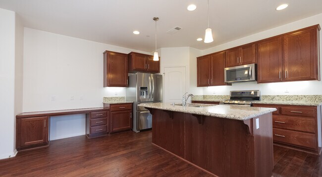 Building Photo - 213 Platinum Way