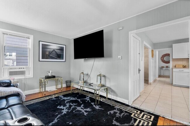 Building Photo - 24 Botsford Ave