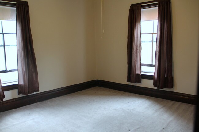 Bedroom 12x12 - 3016 Victor St