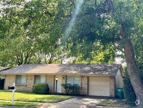 Building Photo - 217 Bellaire Dr