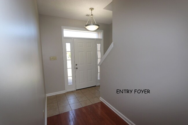 Building Photo - LARGE OPEN FLOOR PLAN - WALK TO CORDOVA SC...