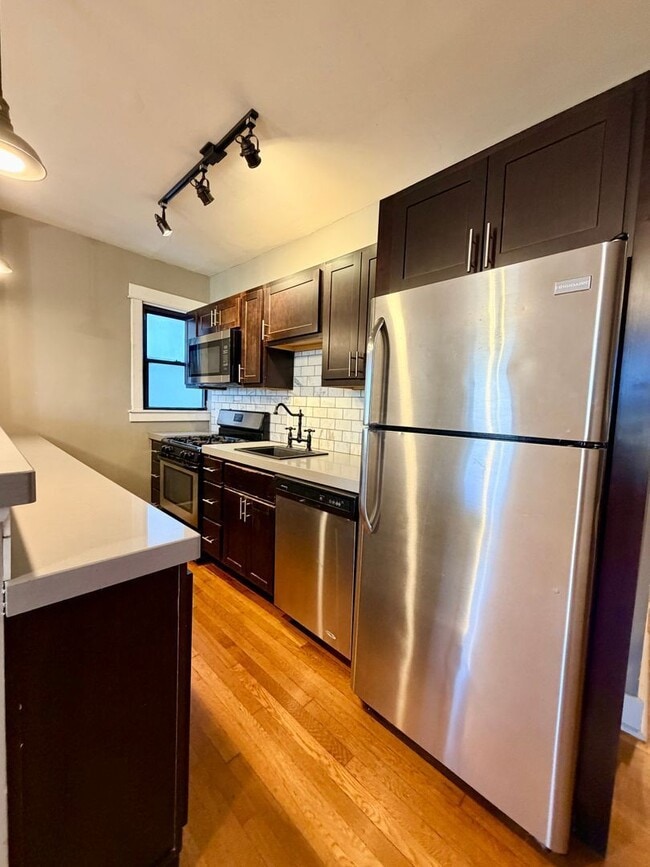 Building Photo - 5612 Beacon St