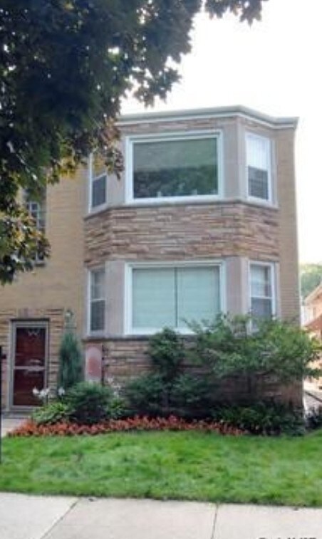 Excelente apartamento de 2 pisos - 6116 N Meade Ave