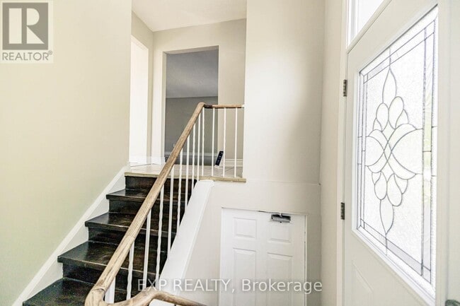 Building Photo - 131 Manitou Crescent