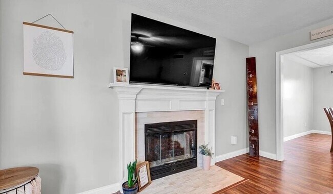 Building Photo - **For Keys in Hand ASAP - Inquire Within for Details**