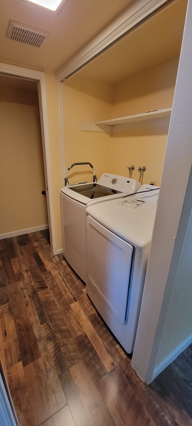 Laundry - 4701 College Oak Dr