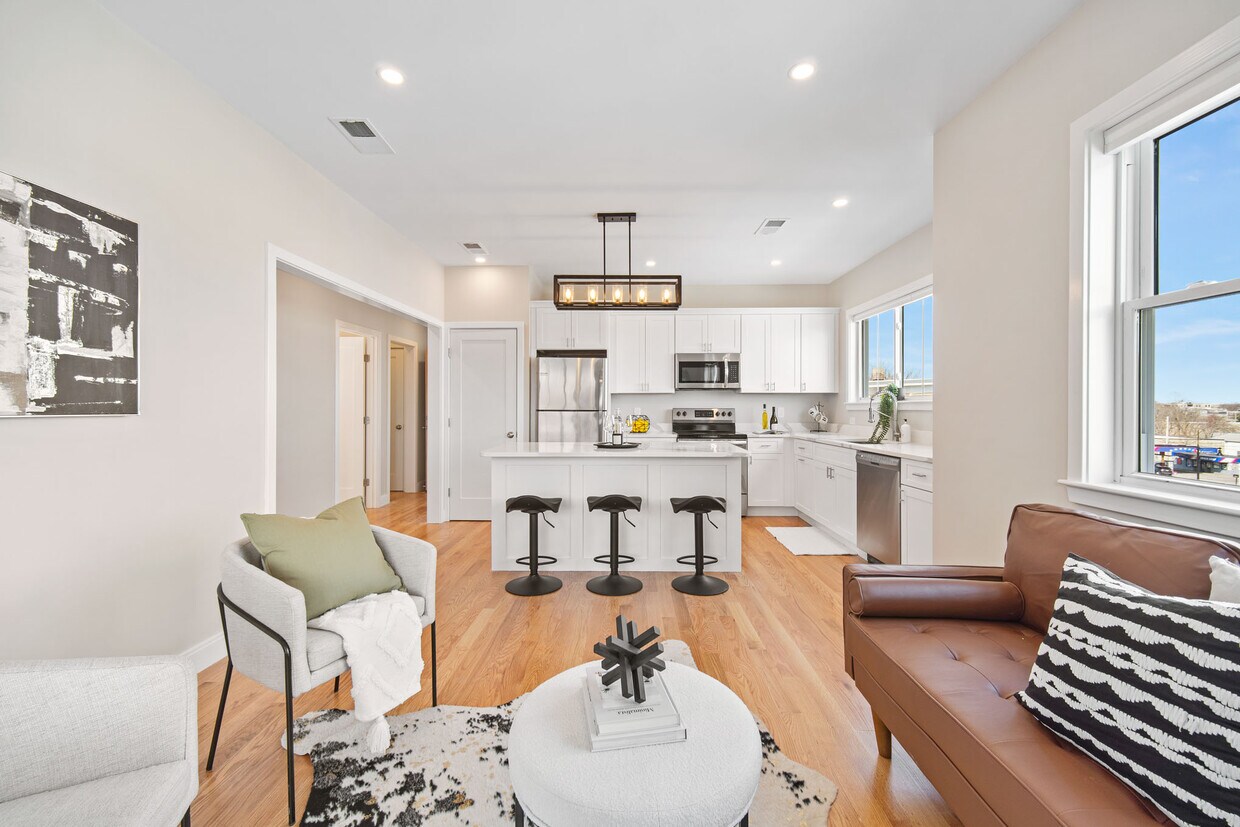 Primary Photo - 4 Hecla St