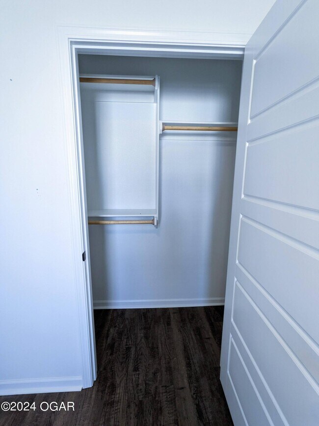 Building Photo - 709 Short Leaf