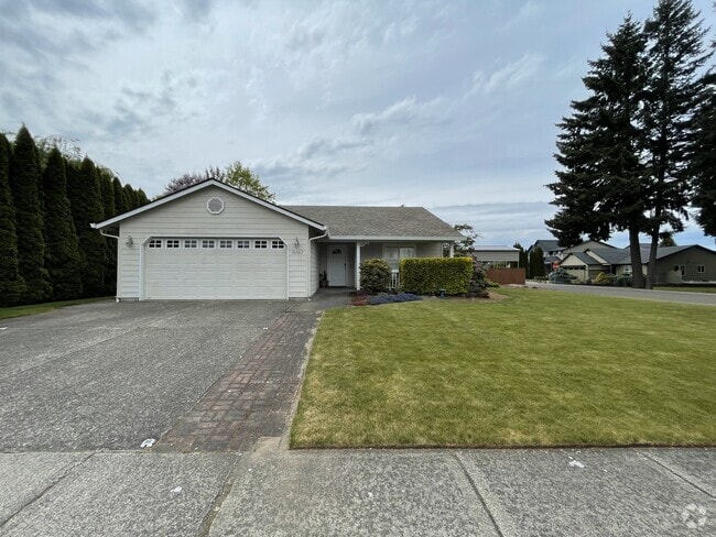 Building Photo - 10022 NE 145th Ave