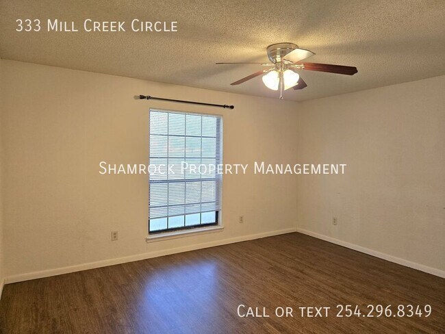 Foto del edificio - Convenient Location near Hewitt Drive