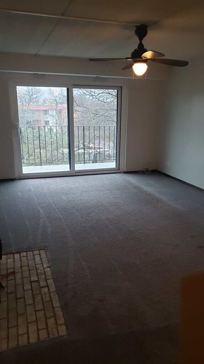 Living room - 2086 Saint Johns Ave