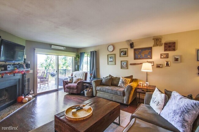 Foto del edificio - 3 br, 2.5 bath Townhome - 3064 Avenida Chr...
