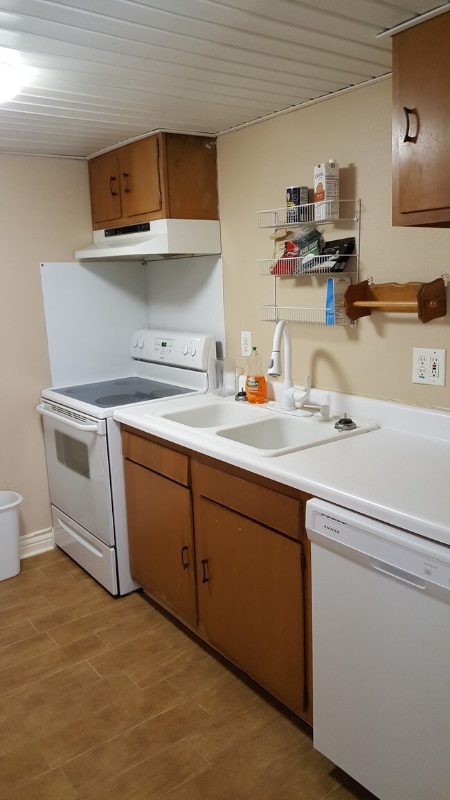 Kitchen - 732 Cherokee St