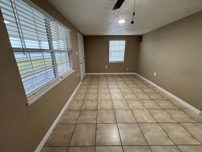 Foto del edificio - 1213 W Pierce St