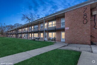 Building Photo - 720 S Nelson Ave
