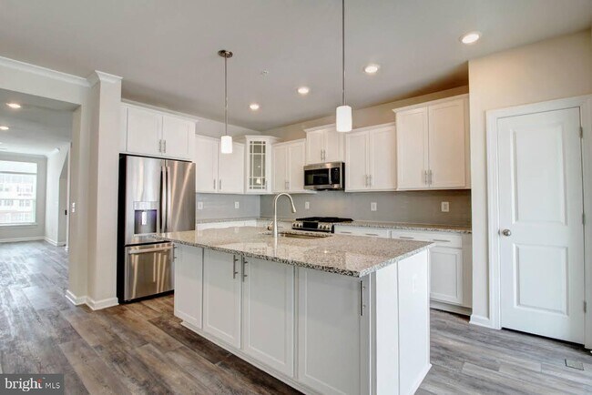 Foto del edificio - 5974 Forum Sq