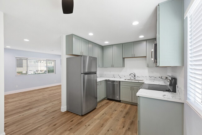 Building Photo - 725 Washington Heights Rd