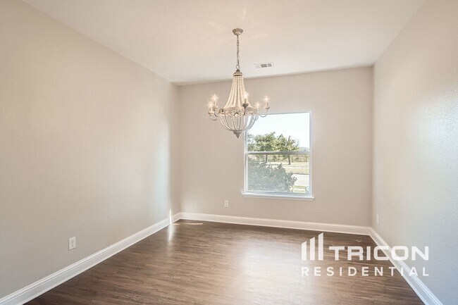 Building Photo - 101 Redbud Dr