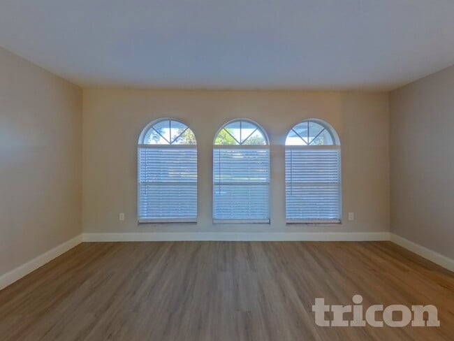 Building Photo - 4921 Simmons Rd