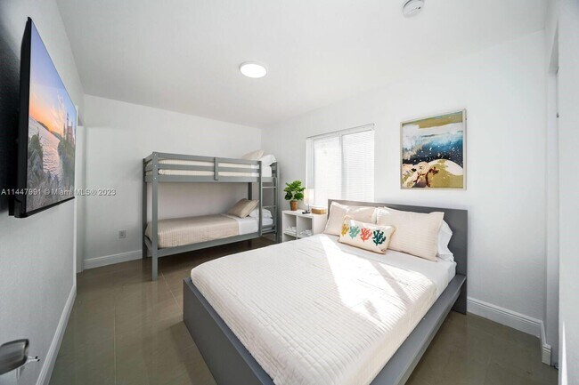 Foto del edificio - 1250 NE 110th St