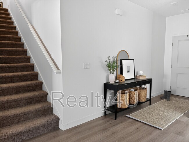 Foto del edificio - 138 E Crown Point Dr