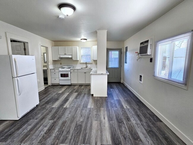 Building Photo - *360 TOUR AVAILABLE* Newly Remodeled House...
