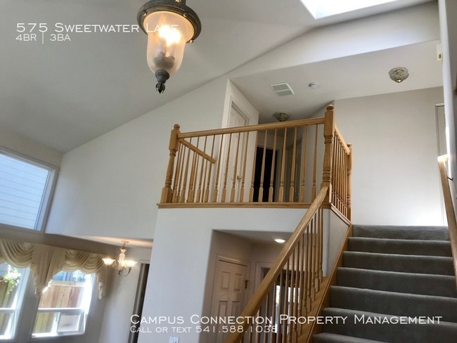 Building Photo - 575 Sweetwater Ln