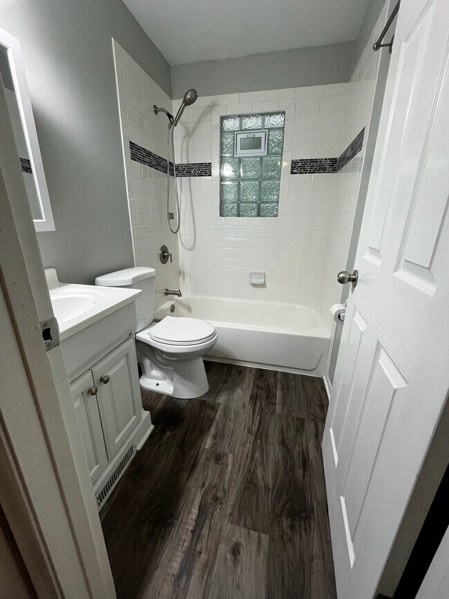 Foto del edificio - 6619 Hillside Ln