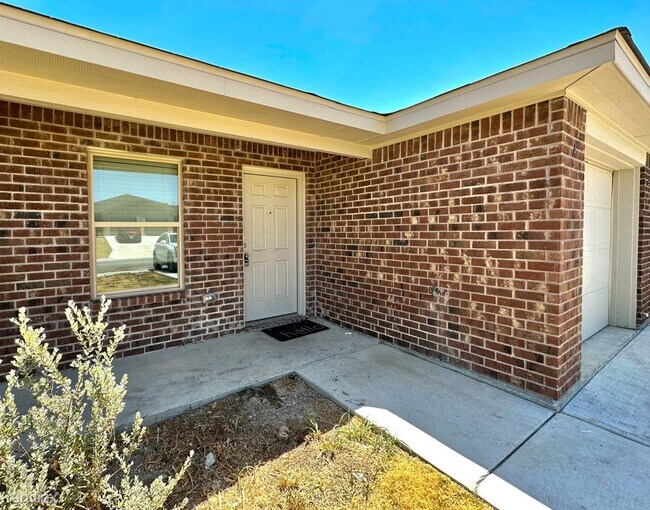 Building Photo - 3 br, 2 bath Duplex - 2328 Alterman Dr Uni...