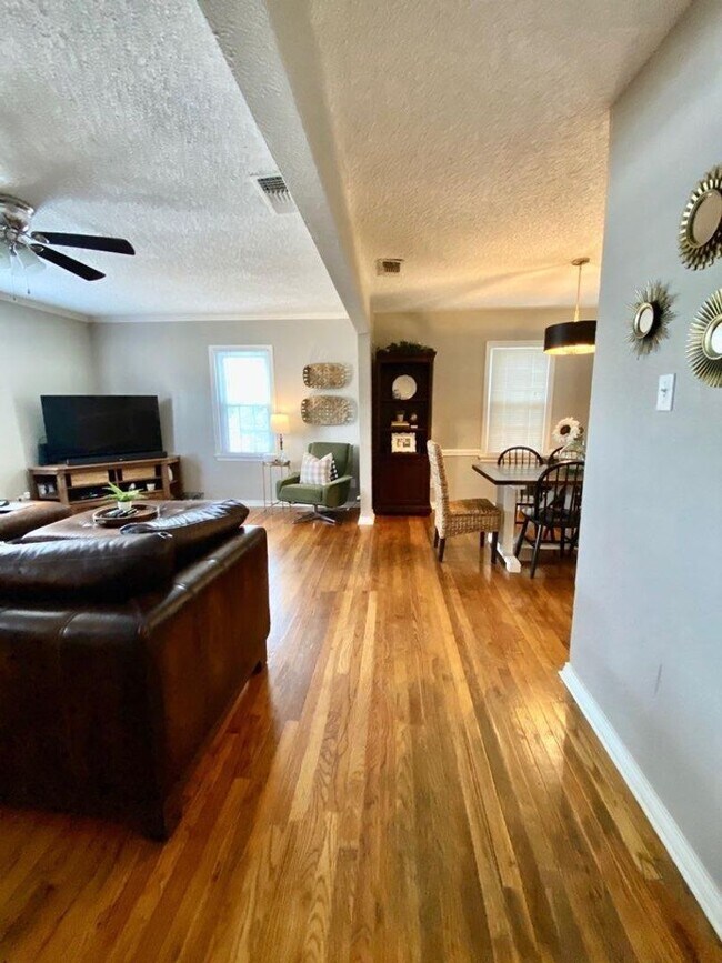 Building Photo - Pre-Leasing for Summer/Fall 2025!!