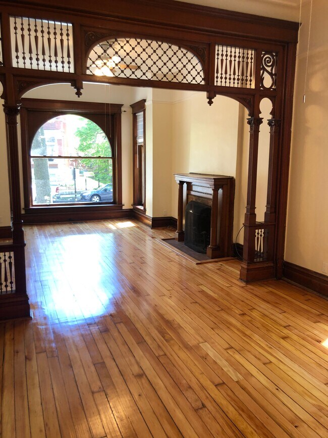 Foto del edificio - 1108 N Damen Ave