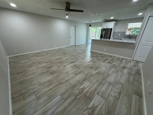 Foto del edificio - Location Annual Single Fam Rental Pets ok