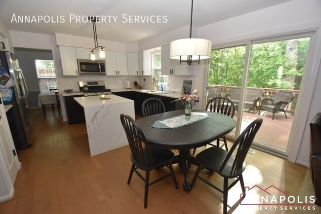 Building Photo - 2808 Traxler Ct