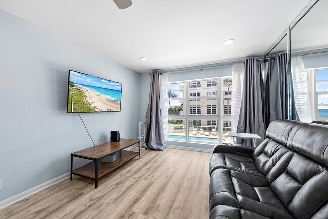 Foto del edificio - 3851 N Ocean Blvd