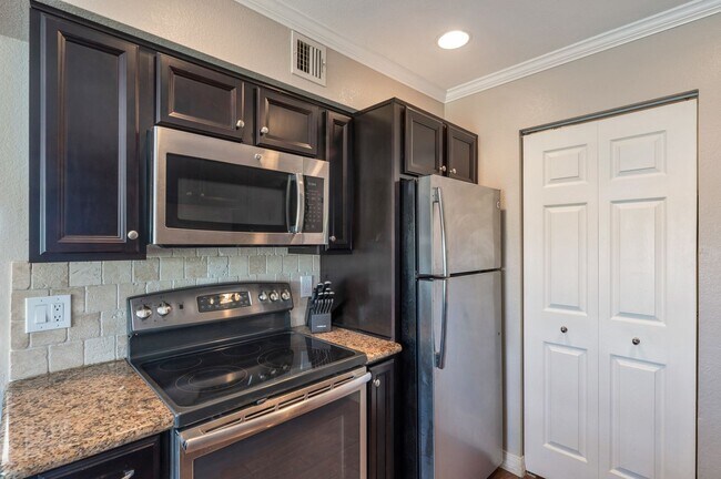 Building Photo - 16657 E Gunsight Dr