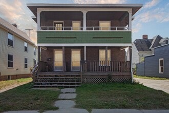 Building Photo - 112 E Center St