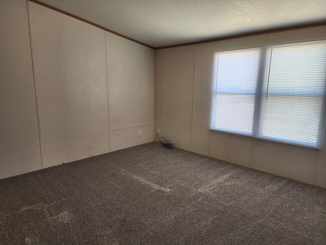 Building Photo - 620 S Avenue B