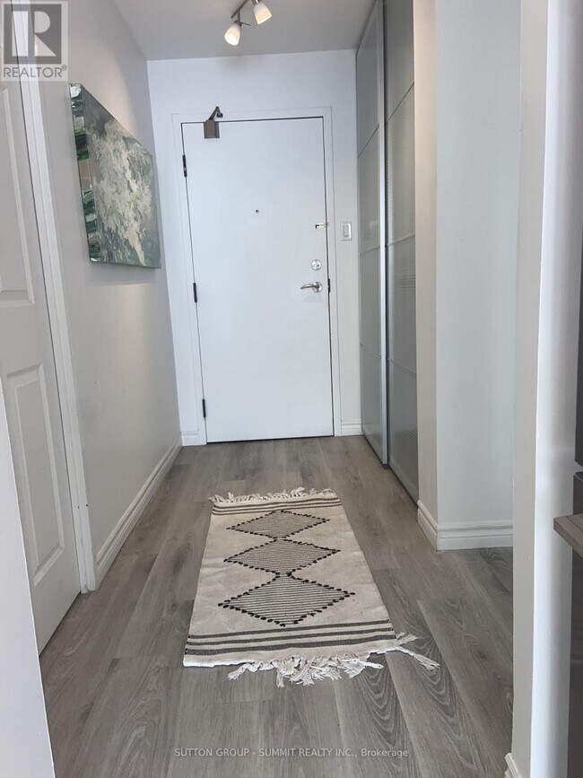 Photo du bâtiment - 350-350 Rathburn Rd W