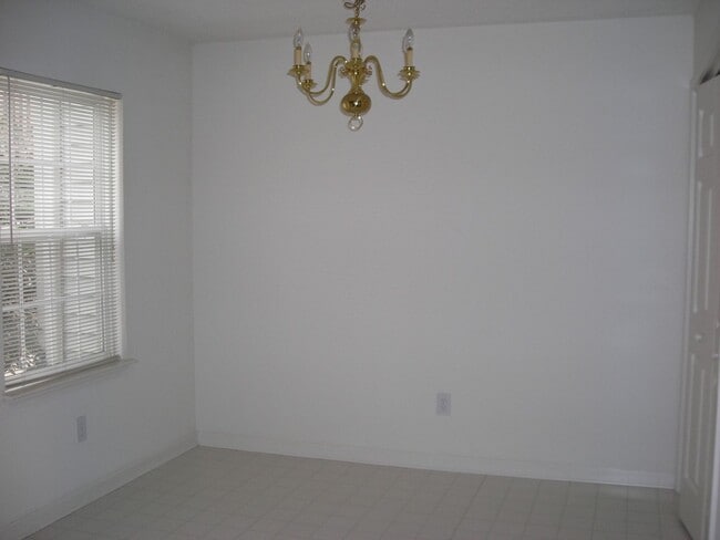 Foto del edificio - 131 Springwood Ln