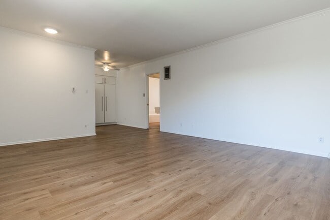 Foto del edificio - 4653 Fulton Ave